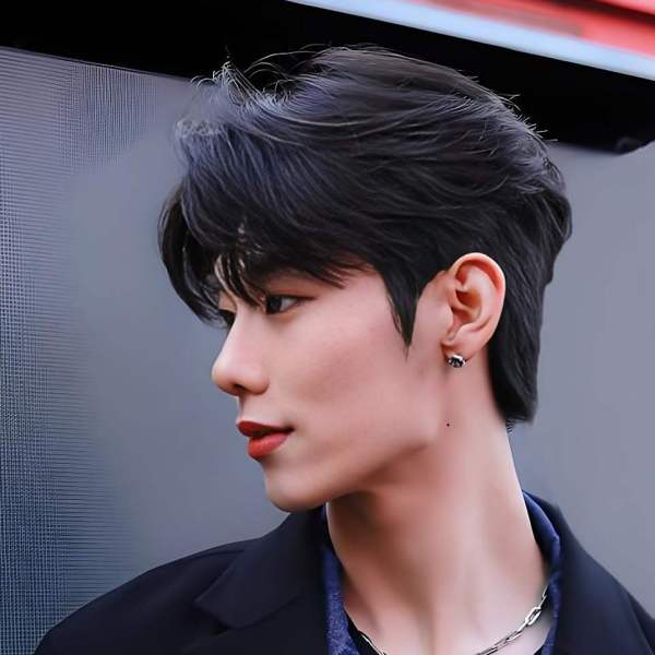 イ・ジョンヒョン（韓国の男性アイドルグループEVNNEのメンバー。）_