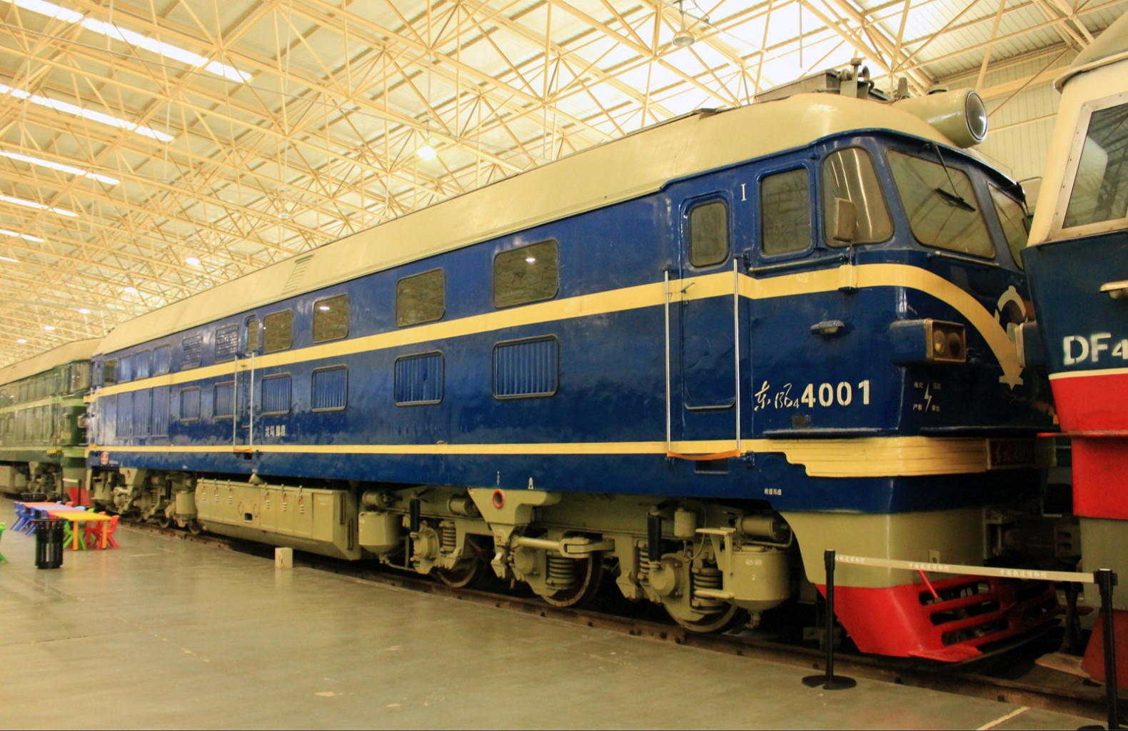 China Railways DF4C type diesel locomotive_Baiduwiki