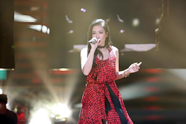 A-Lin（Chinese-language pop female singer, songwriter, and music ...