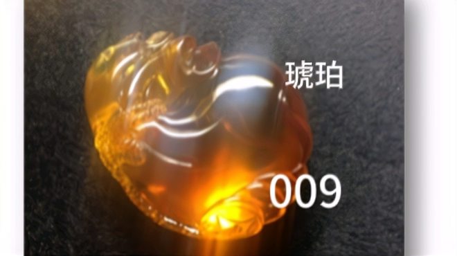 琥珀（マツ科植物の樹脂が化石化したもの）_百度百科