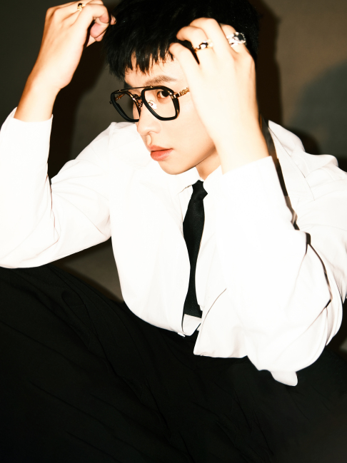 A Rong（Mainland Chinese male singer）_Baiduwiki