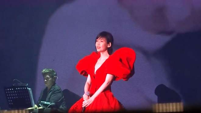 Vivian Chow（中国香港の女性歌手、女優、司会者）_百度百科