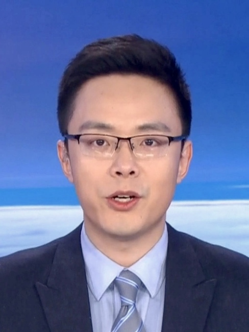 Zhonglu Zhang（中国本土の男性キャスター、中国中央電視台ニュース