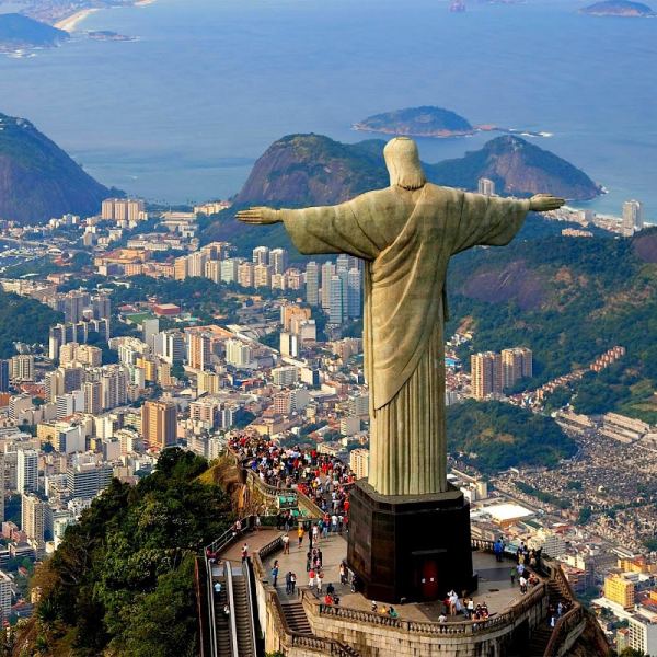 Cristo Redentor（ブラジルのリオデジャネイロにあるシンボル的な建造