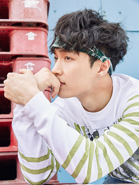 LAY（Mainland Chinese male singer, actor, music producer, and a ...