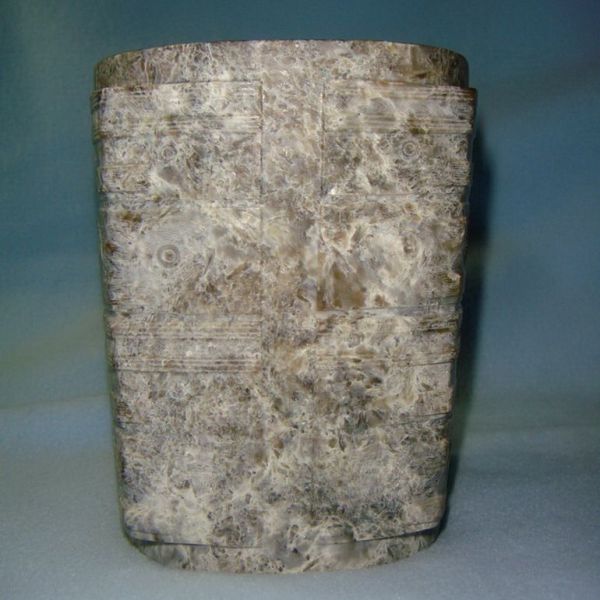 玉琮（古代中国の内側が円形で外側が方形の筒状の玉製礼器。）_百度百科