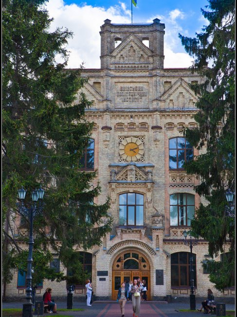 Kyiv（The capital, largest city, and economic, cultural, and political ...