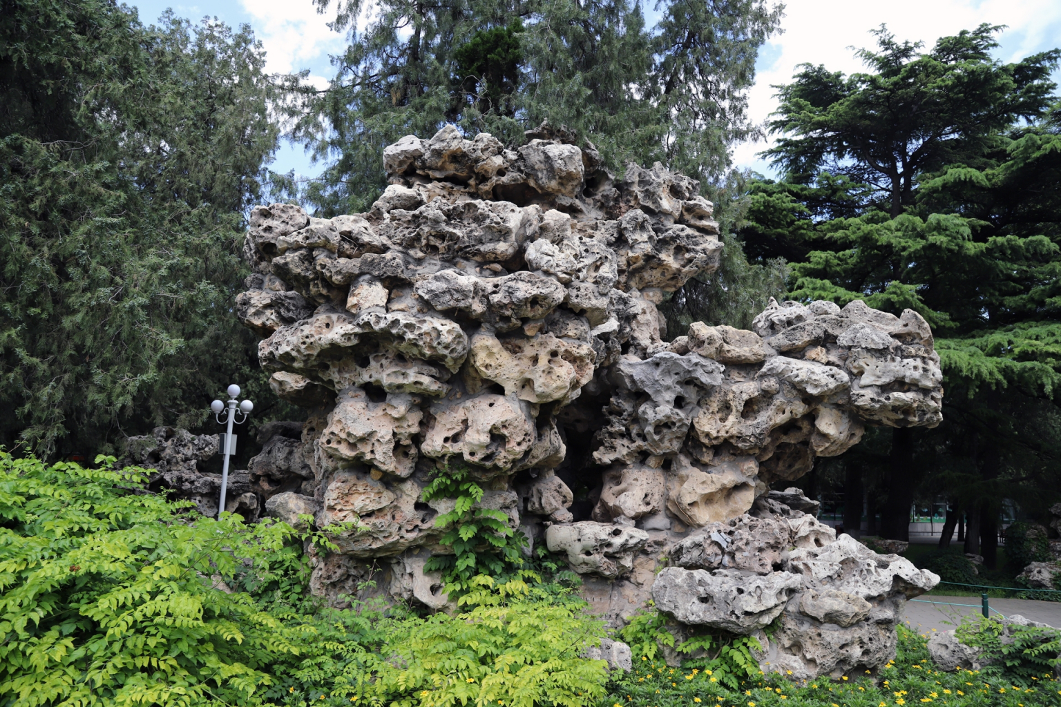 Taihu Lake stone_Baiduwiki