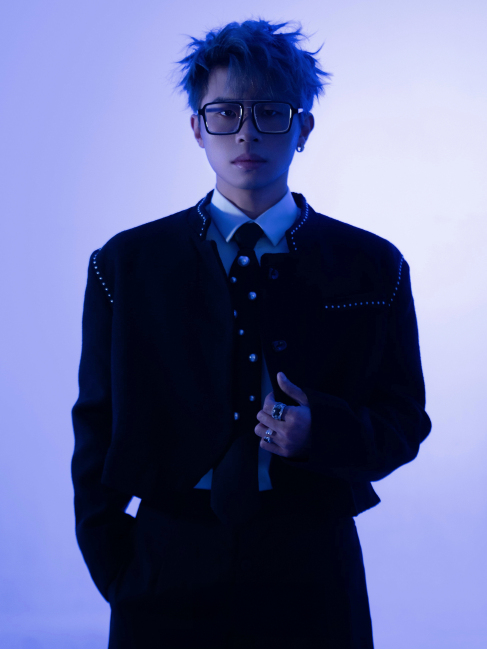 A Rong（Mainland Chinese male singer）_Baiduwiki