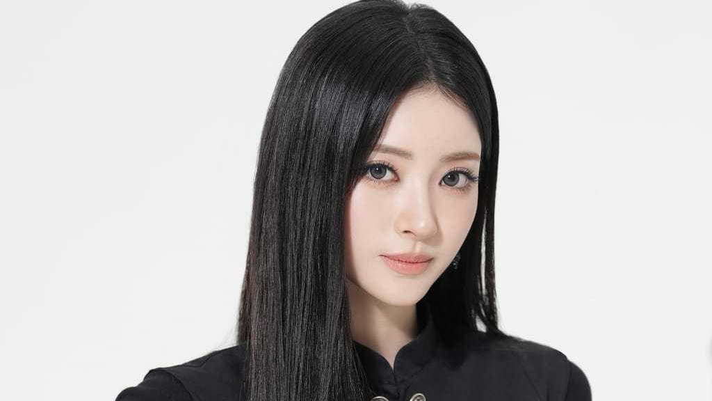 ANNA（Japanese female singer, actress, model, TV presenter, and