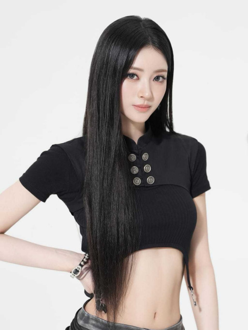 アンナ（日本の女性歌手、女優、モデル、司会者、女性グループMEOVVの