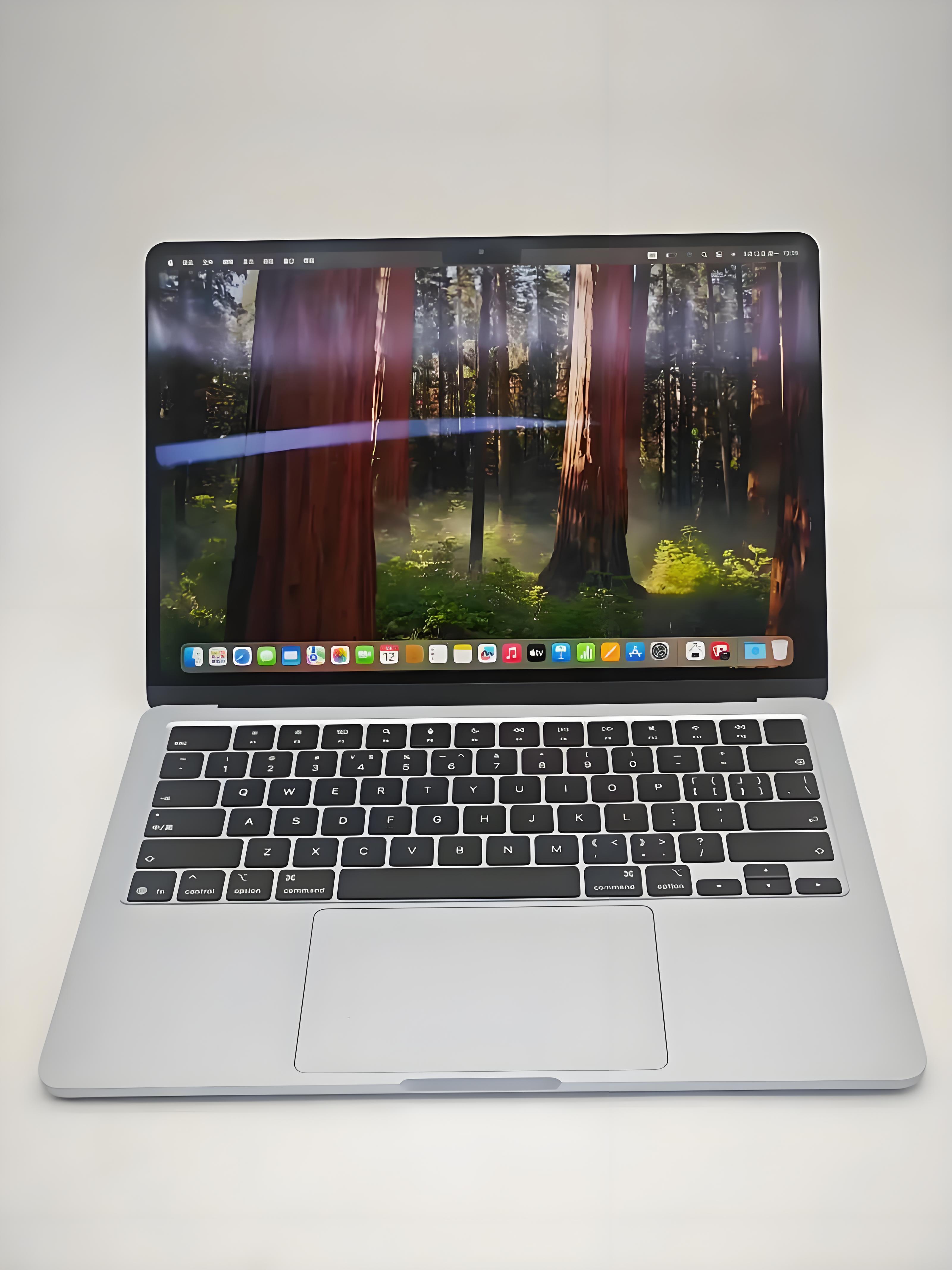 MacBook Air 2025（アップル株式会社が2025年3月5日に発表した製品）_