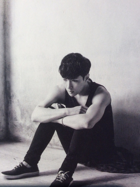 LAY（Mainland Chinese male singer, actor, music producer, and a ...