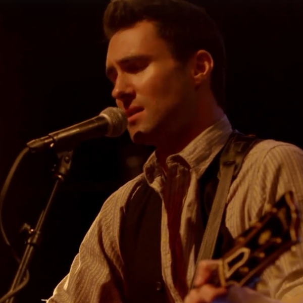 Adam Levine（アメリカの男性ポップ歌手、ギタリスト、シンガーソング
