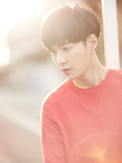 LAY（Mainland Chinese male singer, actor, music producer, and a ...