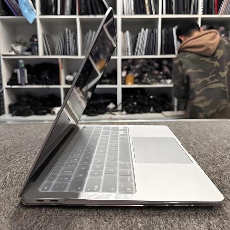 MacBook Air (M1, 2020)（アップル株式会社が発売したコンピュータ製品