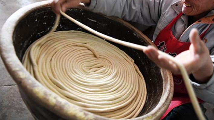 Hand-pulled noodles（A traditional noodle product from Northern China ...