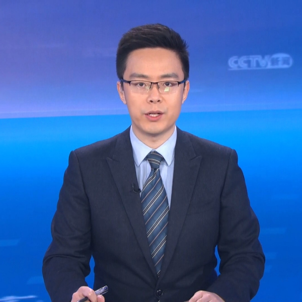 Zhonglu Zhang（中国本土の男性キャスター、中国中央電視台ニュース