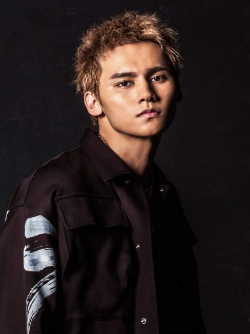 THE RAMPAGE RYU 龍 Lightning クッション 阿多龍太郎 りゅう（日本の男性ダンサー、俳優）_百度百科