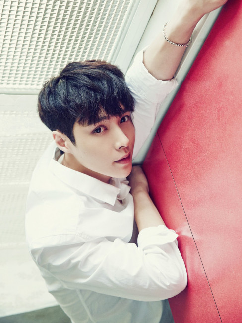 LAY（Mainland Chinese male singer, actor, music producer, and a ...