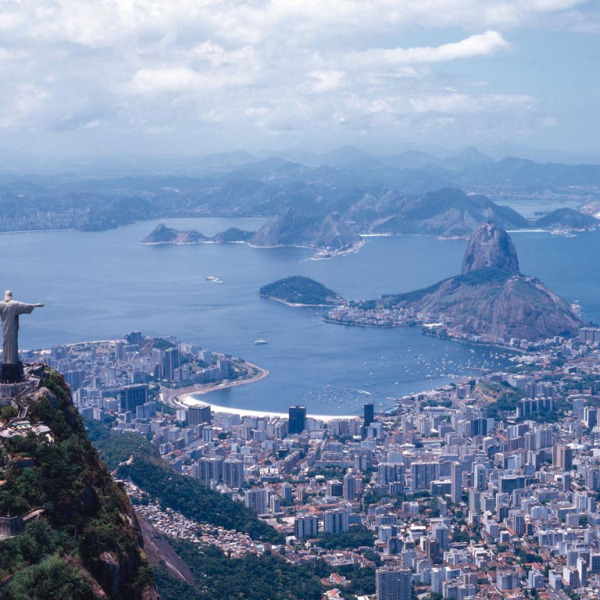 Cristo Redentor（ブラジルのリオデジャネイロにあるシンボル的な建造