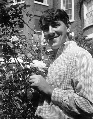Peter Edward Cook（British actor）_Baiduwiki