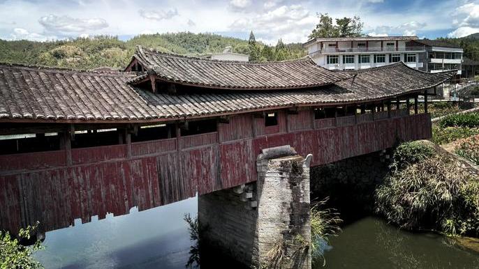 Nanyang Bridge（A cantilever-beam wooden flat covered bridge from the ...