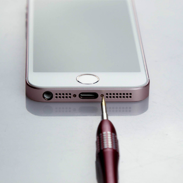 iPhone SE（アップル株式会社が2016年3月に発売したスマートフォン製品