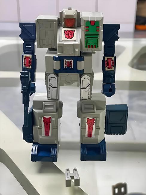 Fortress Maximus（A character in the science fiction intellectual ...
