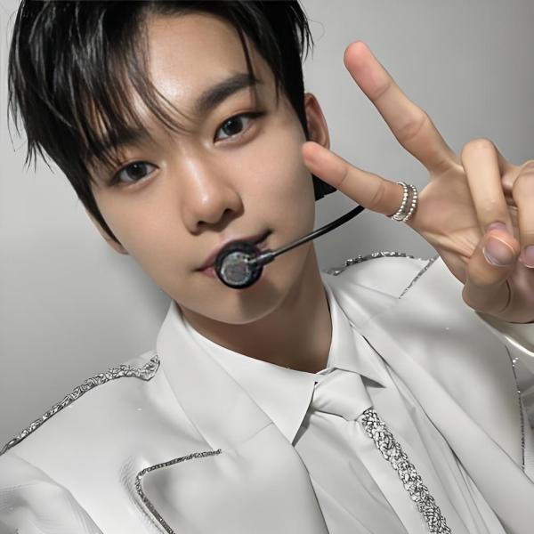 イ・ジョンヒョン（韓国の男性アイドルグループEVNNEのメンバー。）_