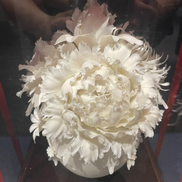 A3S30 中国美術 徳化窯 白磁彫龍鳳香炉文 置物 文房具 陳国治 在銘 唐