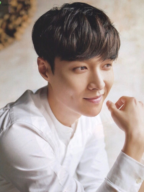 LAY（Mainland Chinese male singer, actor, music producer, and a ...