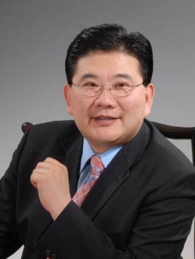 Kefan Cao（a television host for Shanghai Media Group, vice chairman of ...