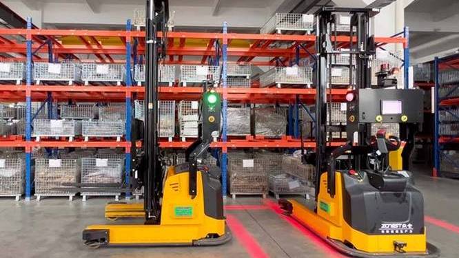 Three-way stacking AGV forklift_Baiduwiki