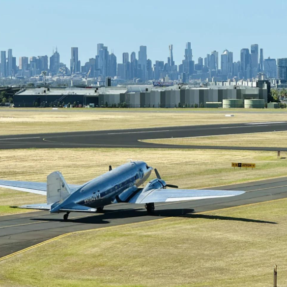 DC-3（アメリカのダグラス社が開発した双発の民間旅客機。）_百度百科