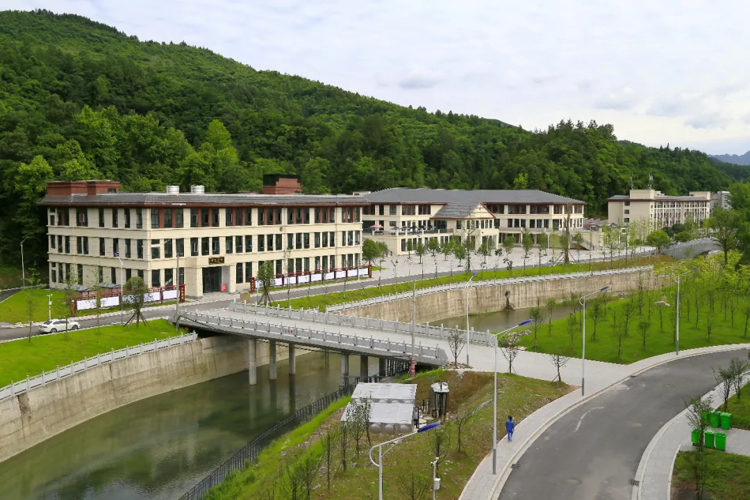 Lichuan YiZhong（A public secondary school in Lichuan City, Hubei ...