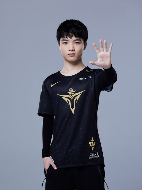 Li Xiaolong（A former professional player of League of Legends from ...