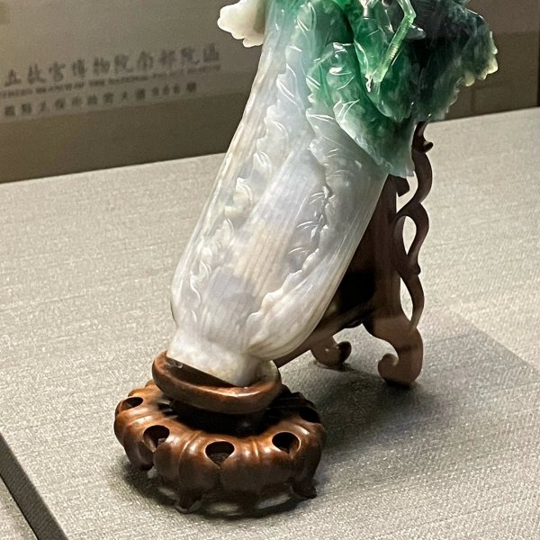 中国　玉石翡翠彫刻　白菜に昆虫　置物　重さ約4.25kg　D　R5490B 食べられません】白菜と角煮、門外不出のお宝が来日