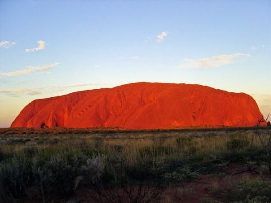 Ayers Rock（A massive reddish-brown rock located in the central part of ...
