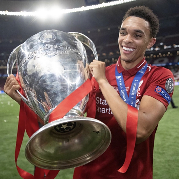 Trent Alexander-Arnold（1998年10月生まれのイングランドのサッカー