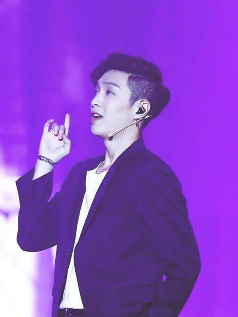 LAY（Mainland Chinese male singer, actor, music producer, and a ...