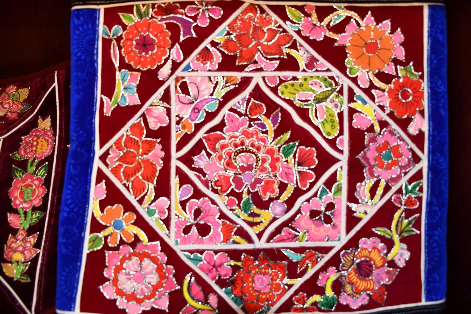 ブイ族刺繍_百度百科