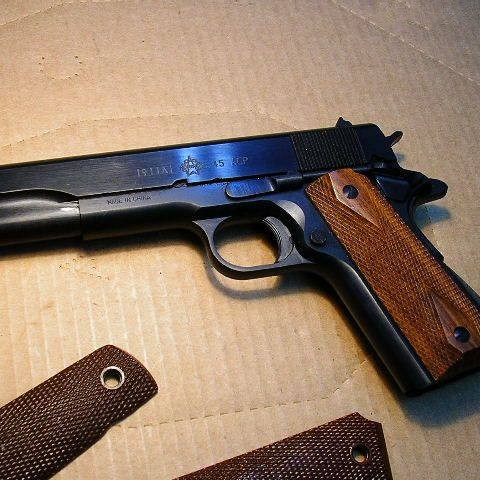 M1911 Pistol（1911年にアメリカで開発・採用された半自動式拳銃。）_