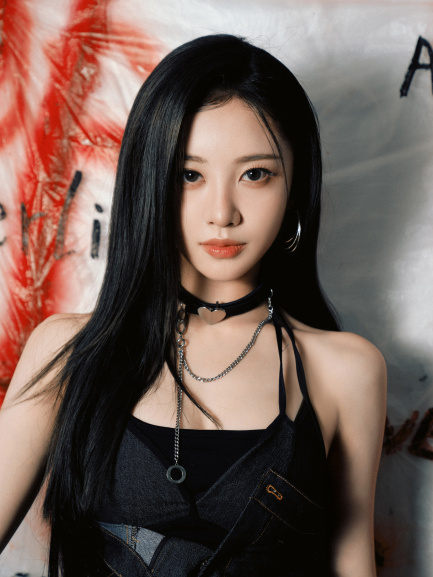 Qiana（中国大陸の女性歌手、女性アイドルグループ・レッドのメンバー