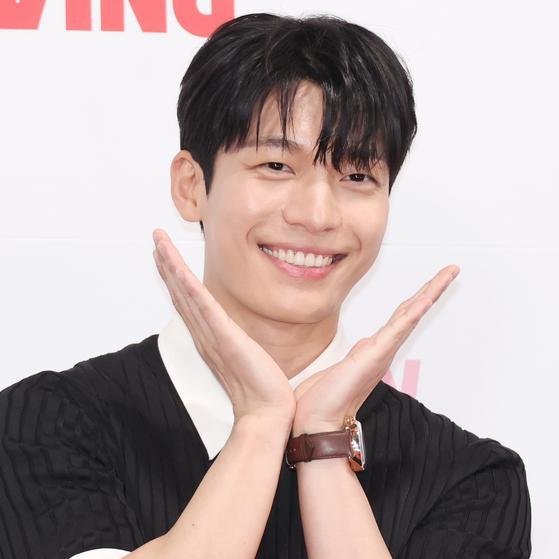 卒業（韓国で2024年にチョン・リョウォンとウィ・ハジュンが主演した