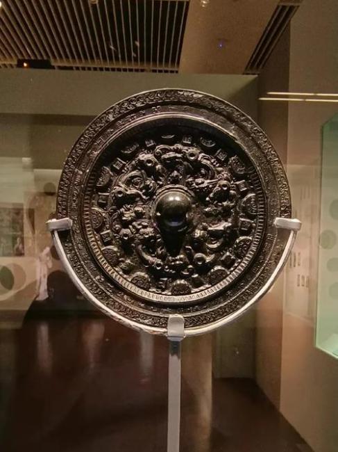 鏡”中万象——古代銅鏡展_百度百科