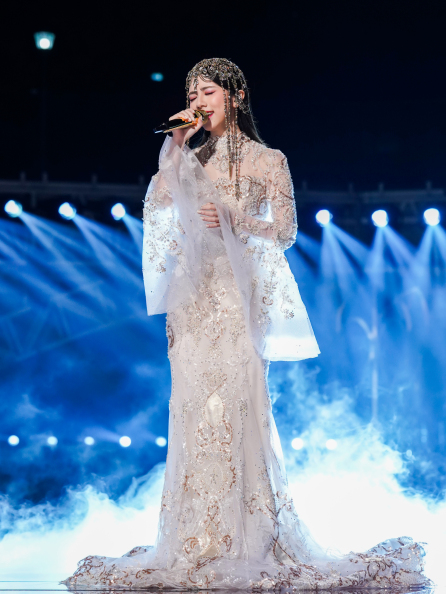 G.E.M.（Chinese pop singer, songwriter, music producer, and writer ...