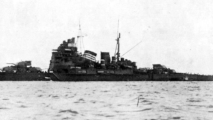 e*a様 昭和5年 日本海軍 軍艦 高雄進水記念 文鎮 日本史 歴史 戦争 戦闘 古絵葉書・重巡洋艦 高雄 進水記念絵葉書(3枚組・昭和八年特別大演習