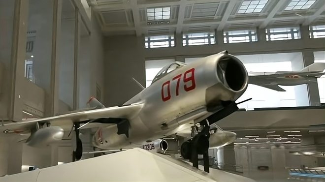 Mikoyan MiG-15（20世紀40年代にソ連が開発した第一世代ジェット戦闘機