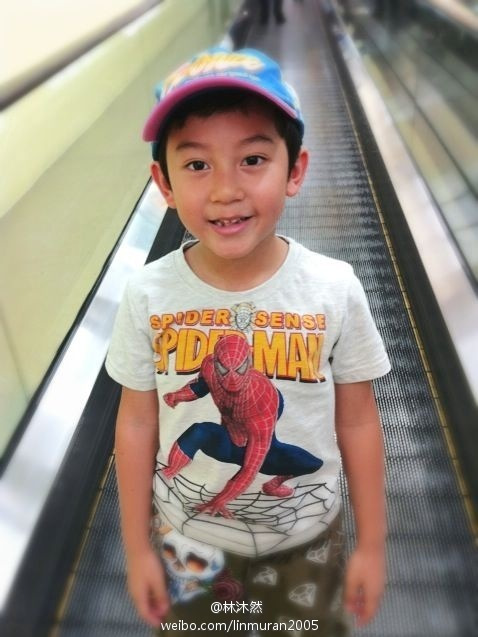 Lin Muran（A Post-00s generation child star actor active in advertising ...